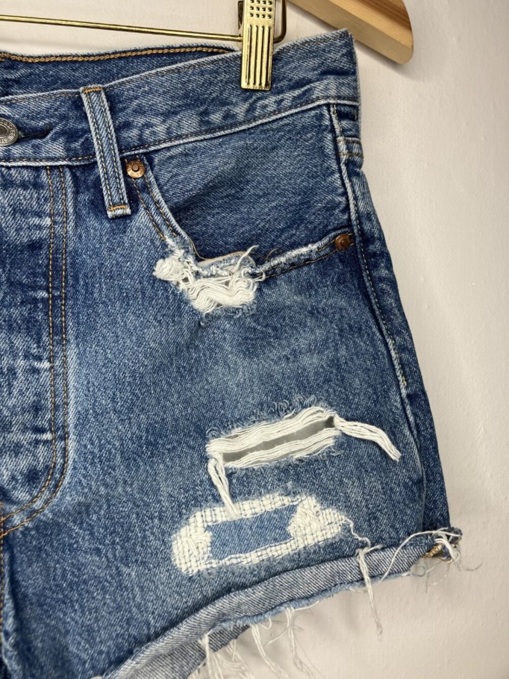 Levi's 501 Women's W28 High Rise Distressed Denim Cutoff Shorts Button Fly - Picture 3 of 10